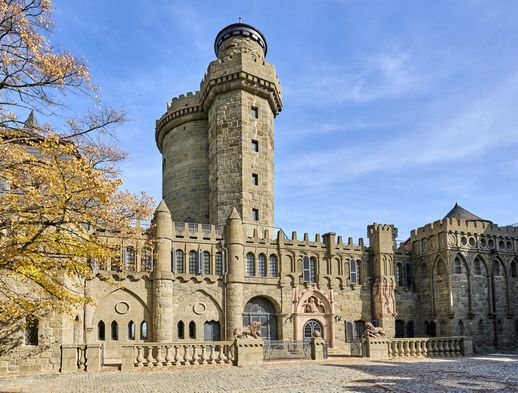 Das Bild zeigt eine Aussenansicht der Löwenburg in Kassel. 