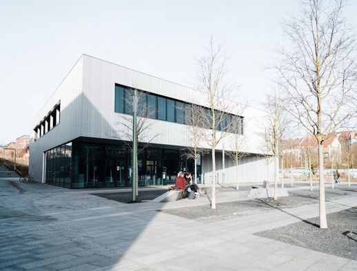 Auf dem Foto sehen Sie die Universität Kassel von außen
