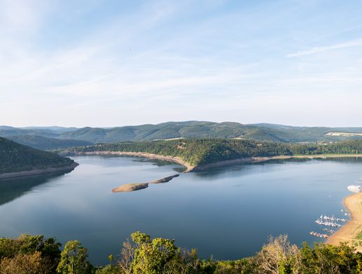 Blick von Schloss Waldeck auf den Edersee